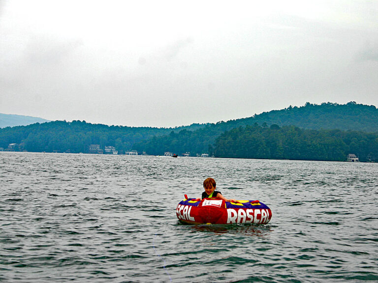 lake-burton-boating-fun4