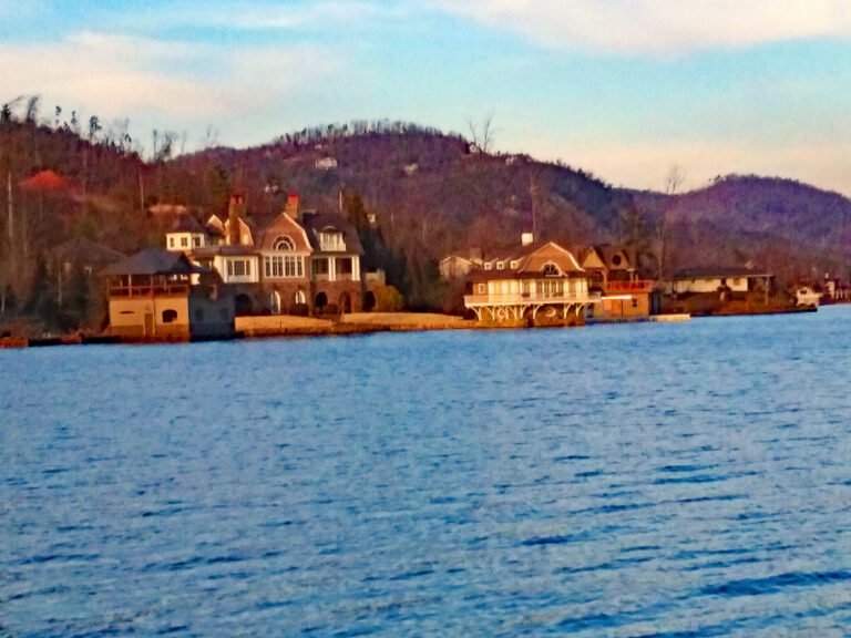 Mountain lakefront homes