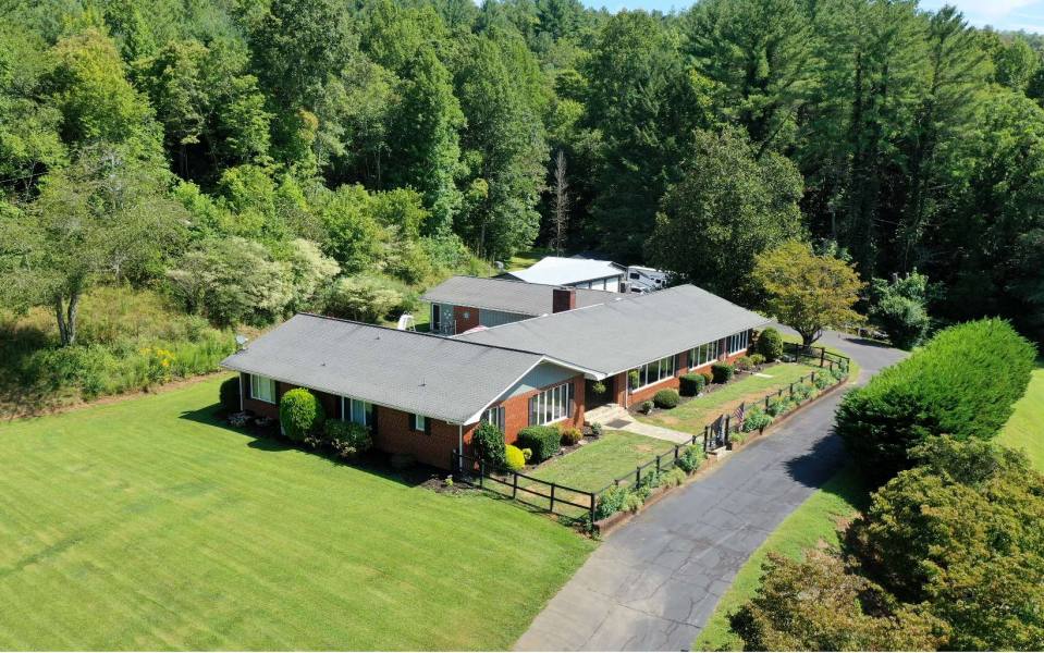 Andrews,North Carolina Mountain Home For sale,6075 AIRPORT ROAD, Andrews, North Carolina 28901,view, cabins, mountain homes for saleAIRPORT ROADAdvantage Chatuge Realty